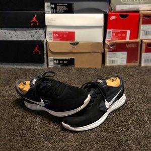 WMNS SIZE 9 NIKE REVOLUTION 3 “Shadow”